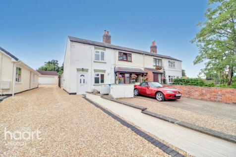 Gainsborough Road, Middle Rasen 2 bed end of terrace house for sale