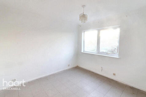 Chapel Lane, BRACKNELL 2 bed apartment for sale
