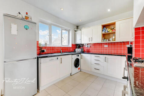 Atkins Road, London, SW12 3 bed flat for sale