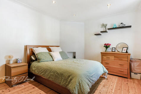 Atkins Road, London, SW12 3 bed flat for sale