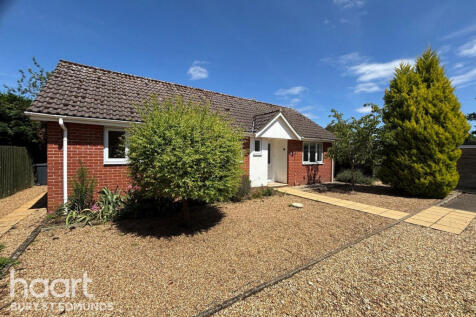 Pine Tree Court, Hopton 2 bed detached bungalow for sale