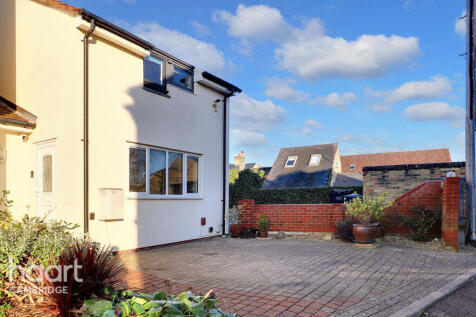 1 bedroom semi-detached house for sale