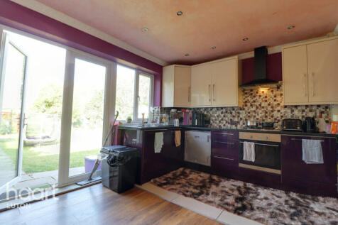 4 bedroom semi-detached house for sale