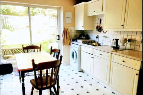 Dunraven Avenue, Luton 4 bed townhouse for sale