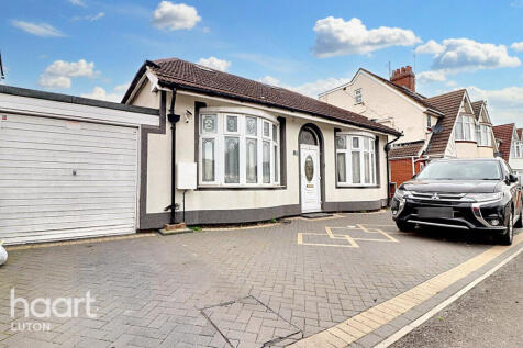 6 bedroom bungalow for sale