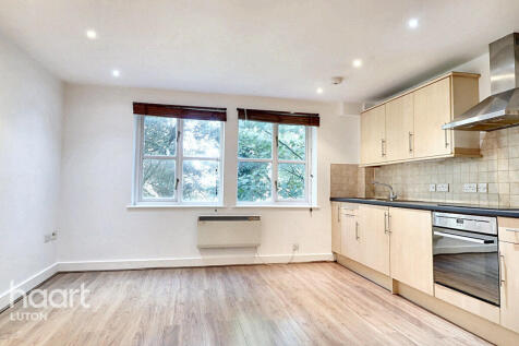 Downs Road, Luton 1 bed apartment for sale