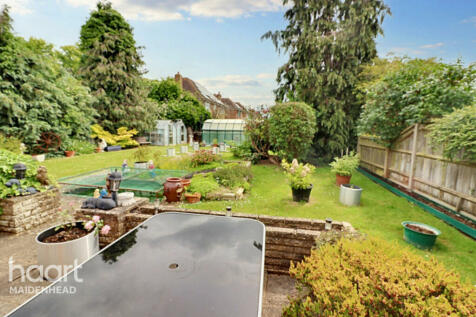 Cookham Road, Maidenhead 2 bed detached bungalow for sale