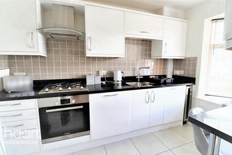 Barry Square, BRACKNELL 2 bed terraced house for sale