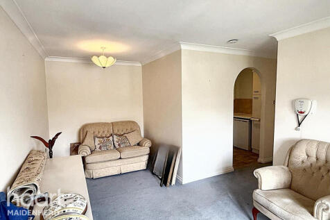 Shoppenhangers Road, MAIDENHEAD 2 bed apartment for sale