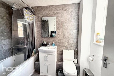 Cobblers Close, SLOUGH 2 bed flat for sale