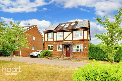 6 bedroom detached house for sale