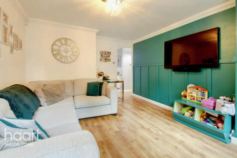 River Bank Close, Maidstone 2 bed apartment for sale