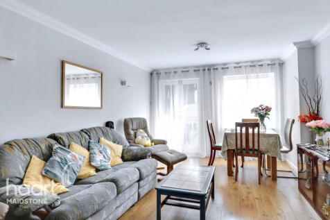River Bank Close, Maidstone 2 bed apartment for sale