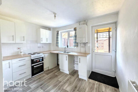 The Spillway, Maidstone 2 bed end of terrace house for sale