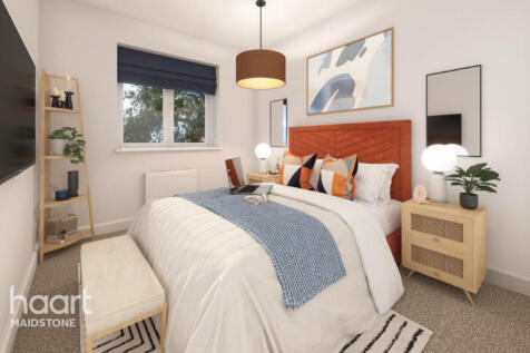53 Blackthorn Way, Church Rd Paddock... 3 bed semi