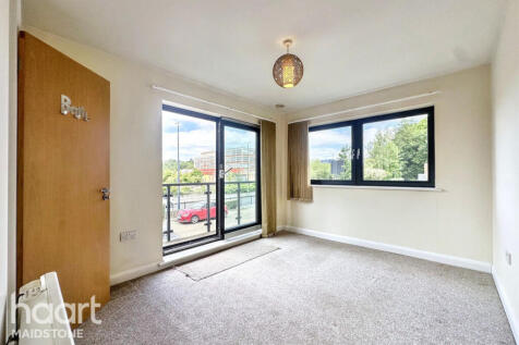 Mckenzie Court, Maidstone 2 bed apartment for sale