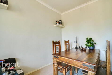 Tonbridge Road, Maidstone 2 bed apartment for sale