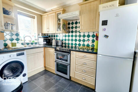 Beacon Hill Road, Hindhead 1 bed apartment for sale