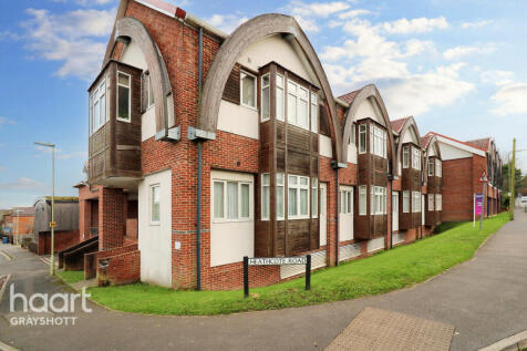 Heathcote Road, Bordon 2 bed flat for sale