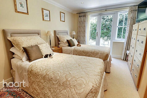 Tilford Road, Hindhead 2 bed apartment for sale