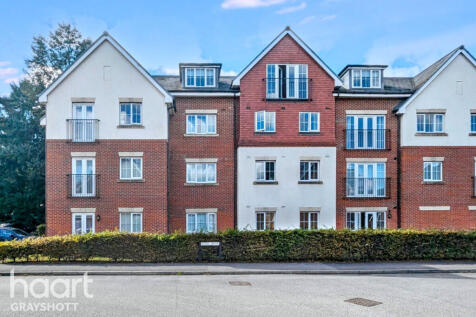 Royal Drive, Bordon 2 bed apartment for sale