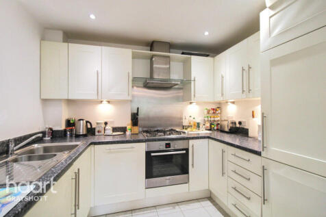 Beacon Crescent, Hindhead 2 bed apartment for sale