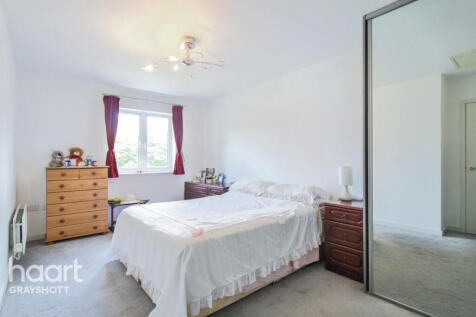 Beacon Crescent, Hindhead 2 bed apartment for sale