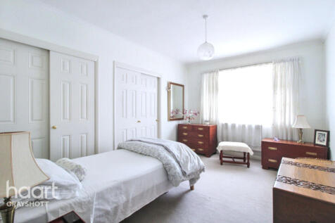 Beacon Hill Court, Hindhead 2 bed maisonette for sale