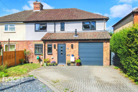 4 bedroom semi-detached house for sale