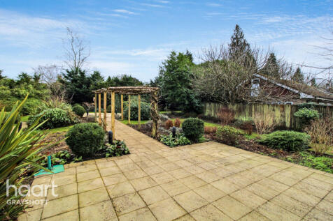 Headley Road, Hindhead 1 bed apartment for sale