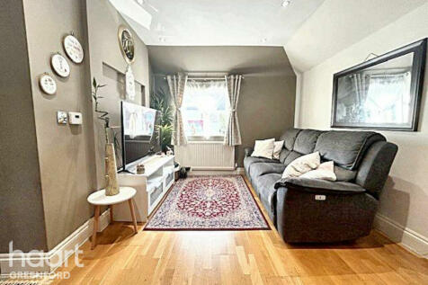 2 bedroom maisonette for sale