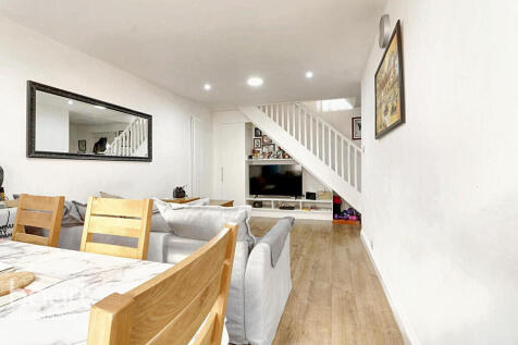 Friendship Walk, Northolt 3 bed terraced house for sale