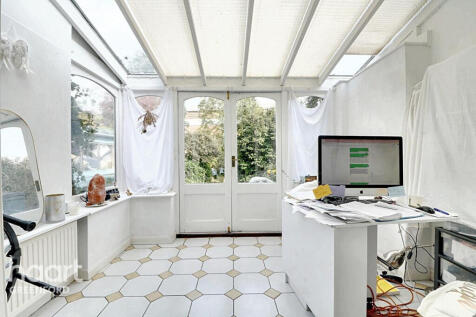 2 bedroom maisonette for sale