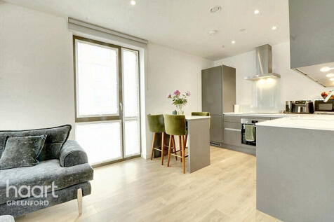 Oldfield Lane North, London 2 bed apartment for sale