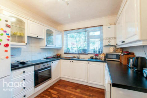 St Jeromes Grove, Hayes 2 bed maisonette for sale