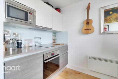 Station Road, HAYES 1 bed apartment for sale