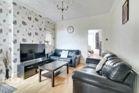 Uxbridge Road, Hayes 1 bed maisonette for sale