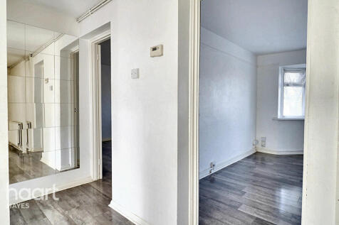 Hornbeam Road, Hayes 2 bed flat for sale