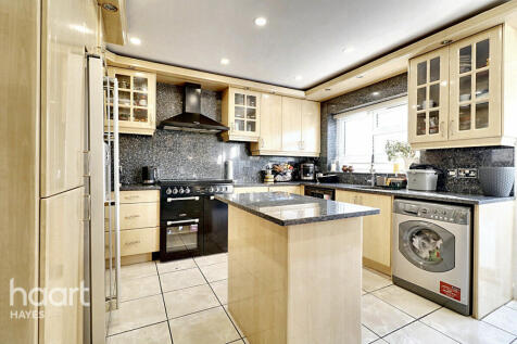 4 bedroom semi-detached house for sale