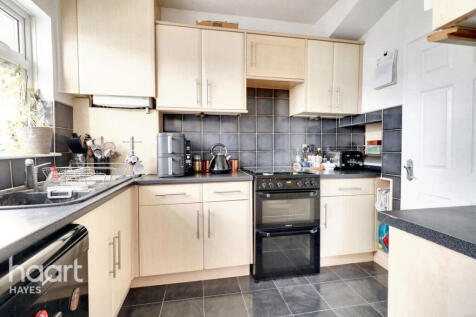 5 bedroom semi-detached house for sale