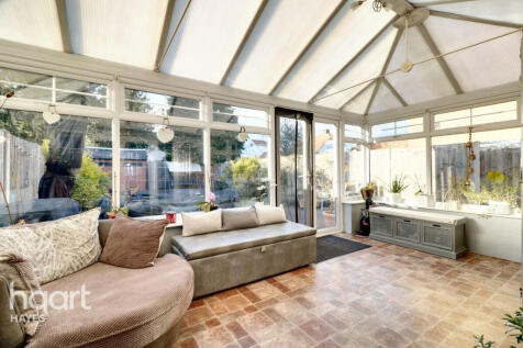 5 bedroom semi-detached house for sale