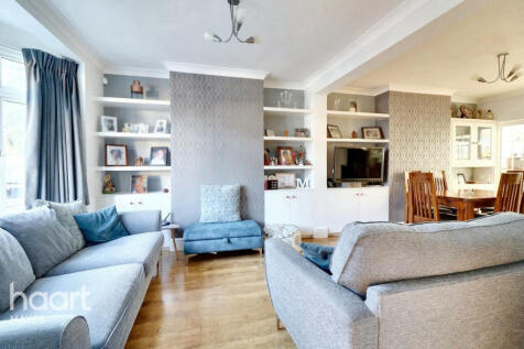 5 bedroom semi-detached house for sale