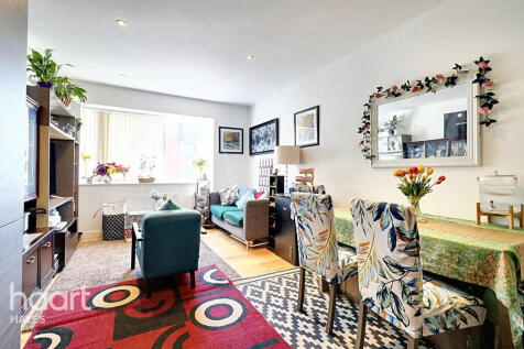 Clayton Road, HAYES 2 bed apartment for sale