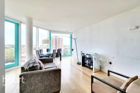 Station Approach, Hayes 3 bed apartment for sale