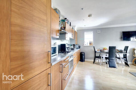 New Road, Hayes 2 bed apartment for sale