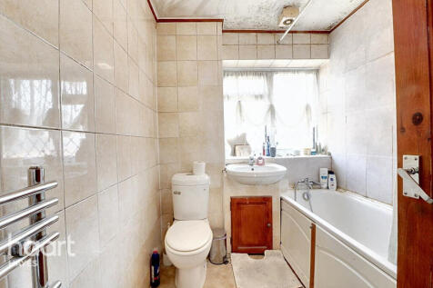 Cranford Drive, Hayes 3 bed terraced house for sale