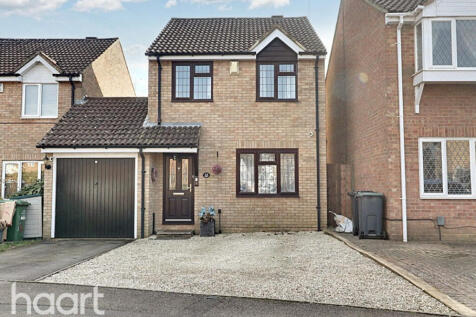 Claverley Green, Luton 3 bed detached house for sale