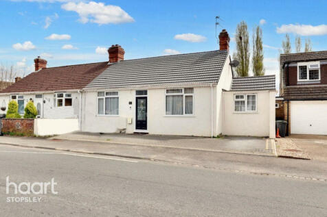 3 bedroom semi-detached bungalow for sale