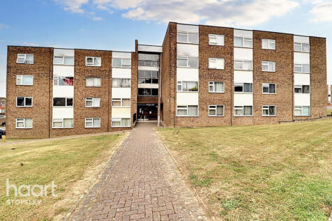 Garfield Court Handcross Road, Luton 1 bed flat for sale