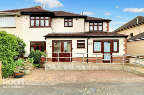 6 bedroom semi-detached house for sale